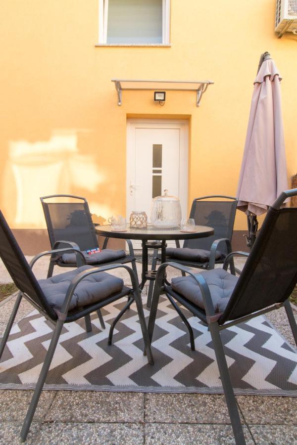 Apartament Moet With Garden Pula Zewnętrze zdjęcie