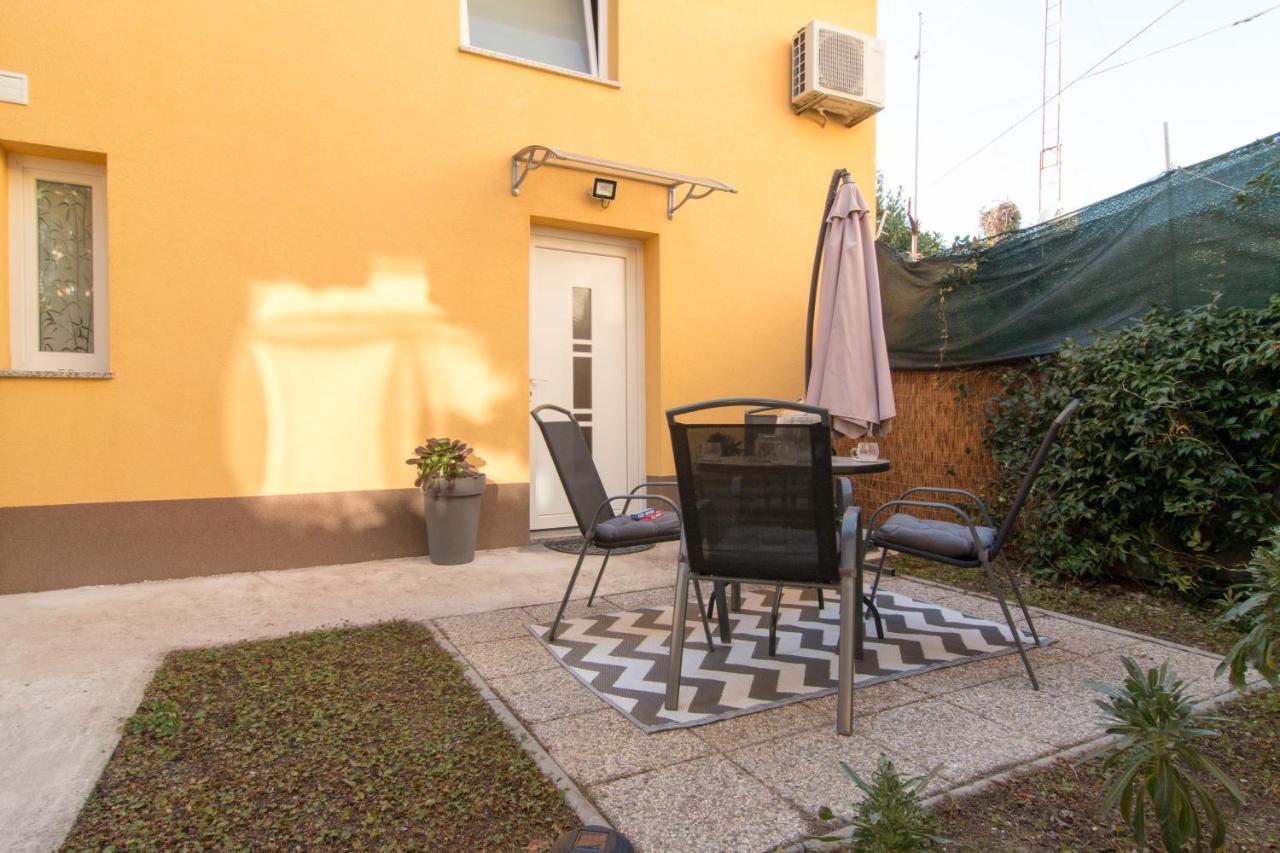 Apartament Moet With Garden Pula Zewnętrze zdjęcie