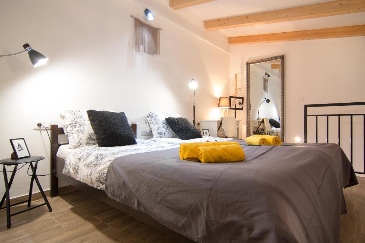 Apartament Moet With Garden Pula Zewnętrze zdjęcie